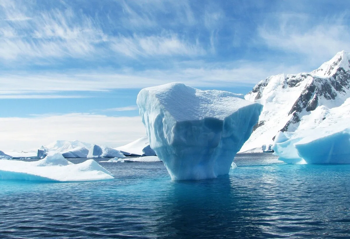 A rare heat wave will strike the Arctic region in the coming days.. What are the impacts and consequences?