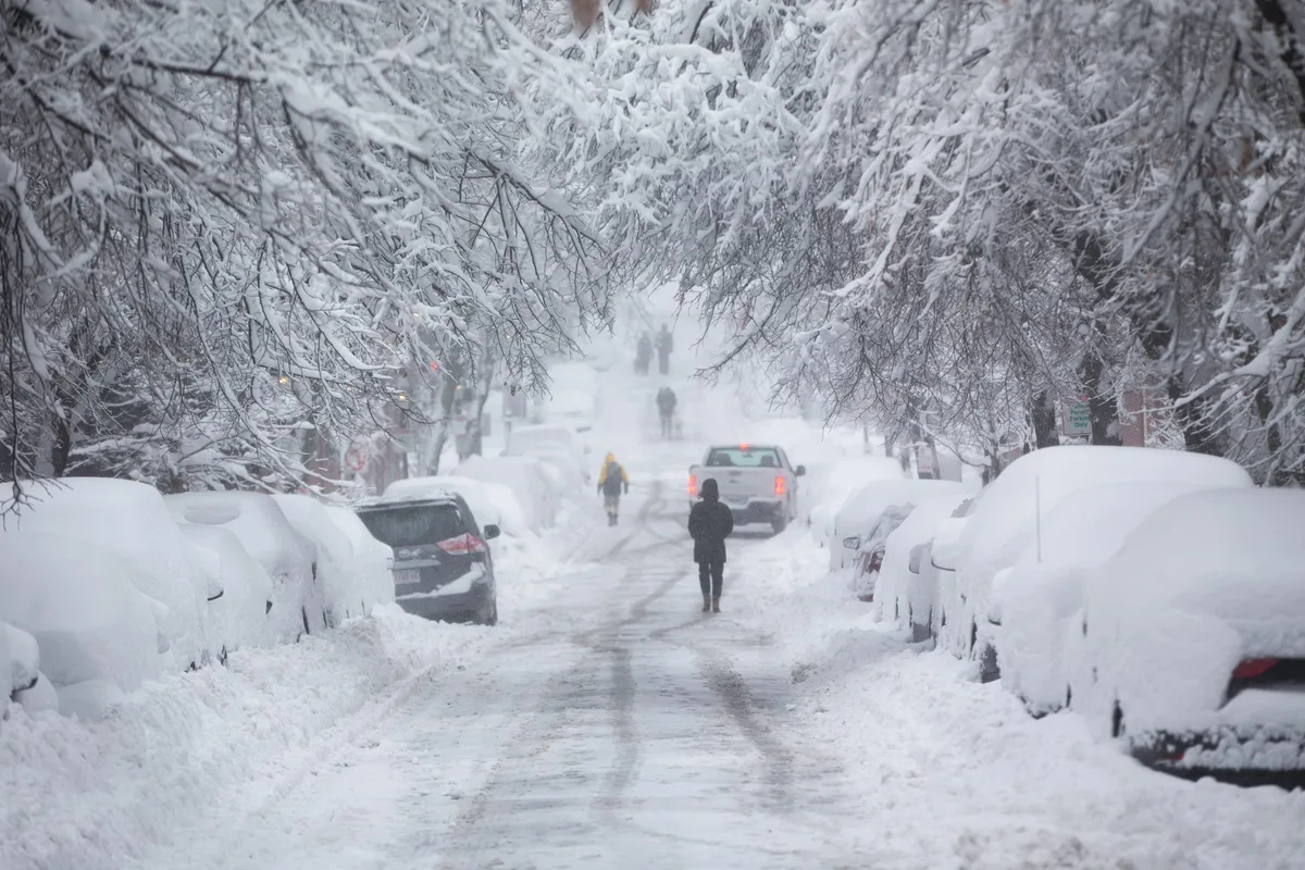 Jordan | Continued snowfall on mountainous highlands above 900 meters with a new peak Friday evening