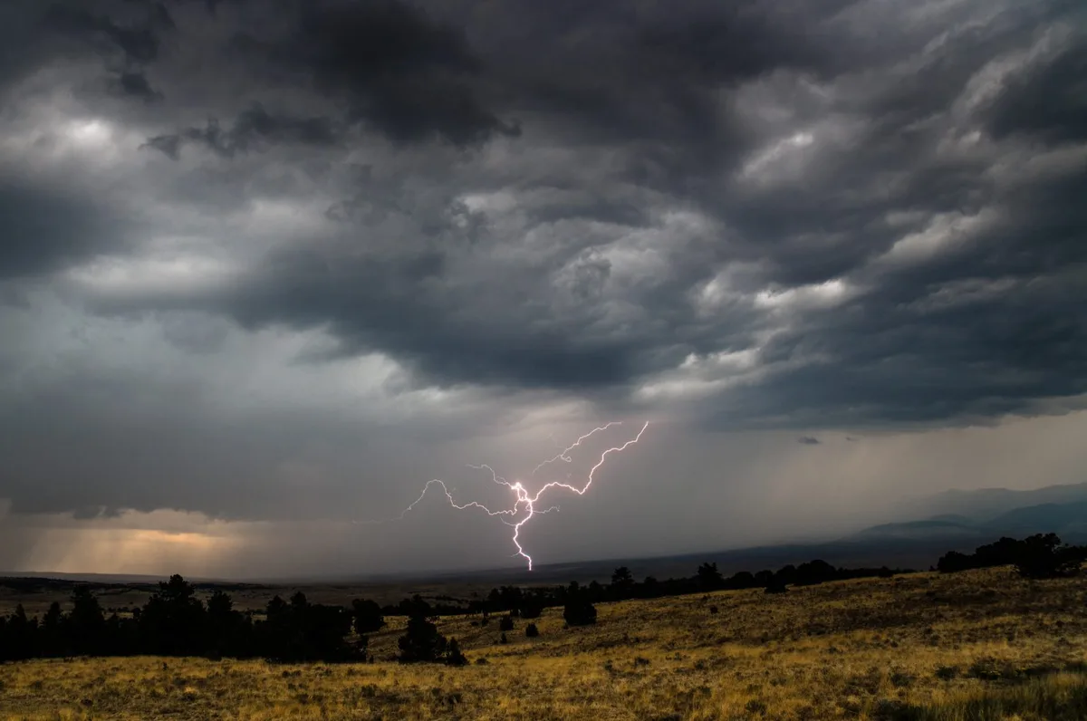 Jordan: Dense thunderstorms over eastern desert areas Tuesday evening and Wednesday